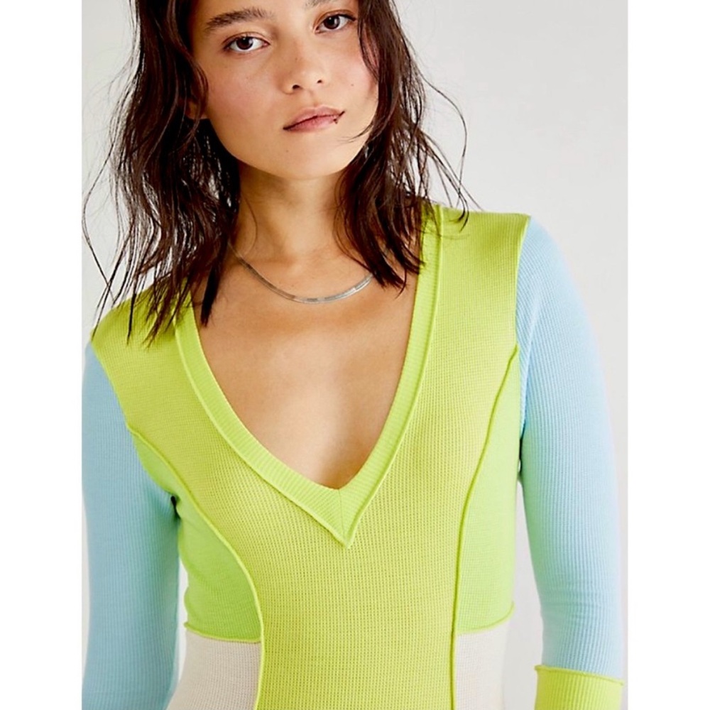 Colorblock V-Neck Ribbed Sweater Top in Lime Green and Sky Blue